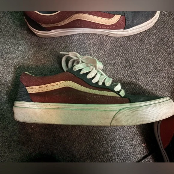 Vans - Picture 2 of 2